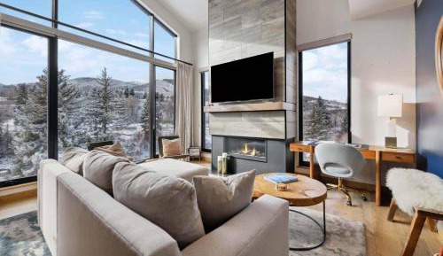 Two-Bedroom Apartment with Mountain View