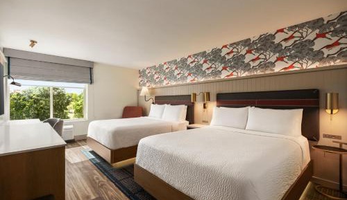 Standard Queen Room with Two Queen Beds and Park View
