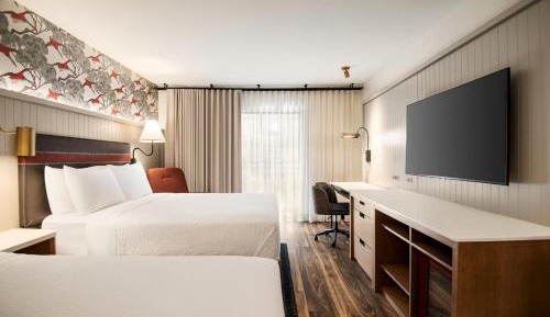 Standard Queen Room with Two Queen Beds and Atrium View