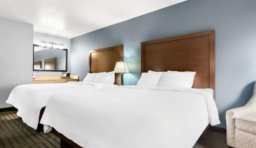 Queen Room with Two Queen Beds - Non-Smoking