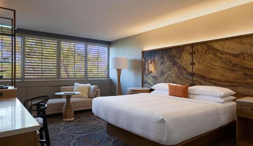 King Room with King Bed