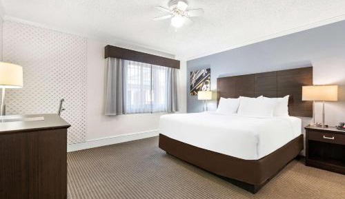 One-Bedroom King Suite with Sofa Bed and Whirlpool