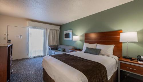 King Room with Bath Tub - Mobility Access/Non-Smoking