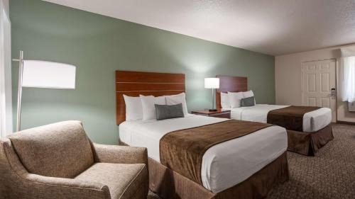 Queen Room with Two Queen Beds and Fireplace - Non-Smoking