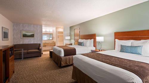 Queen Room with Two Queen Beds with Sofa Bed - Non-Smoking