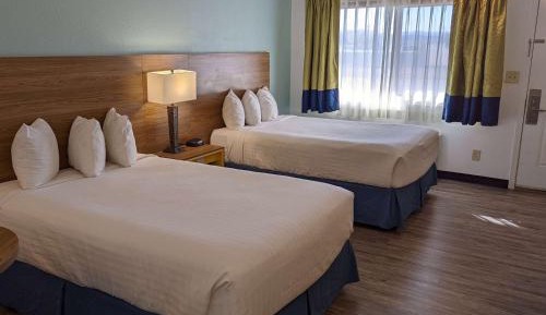 Double Room with Two Double Beds - Pet Friendly/Non-Smoking