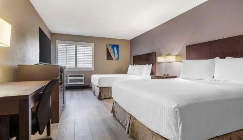 Queen Room with Two Queen Beds - Non-Smoking