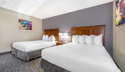 Queen Room with Two Queen Beds with Mobility Accessible Roll-In Shower