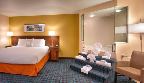 Larger Guest room, 1 King, Top floor, Whirlpool