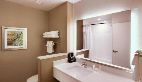 Queen Suite with Two Queen Beds, Bathtub and Sofa Bed - Mobility Access/Hearing Accessible
