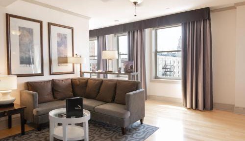 One-Bedroom Junior Suite with One King Bed