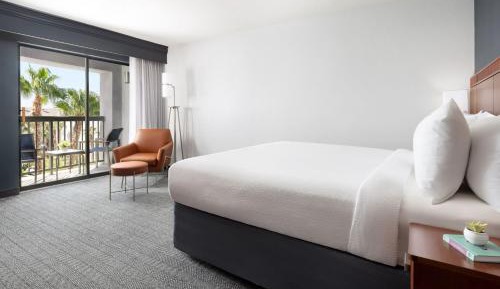 King Room with Courtyard View, Sofa Bed and Balcony