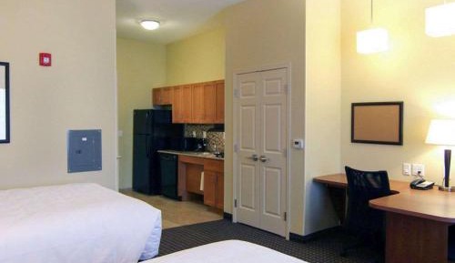 Queen Suite with Two Queen Beds - Disability Access - Non-Smoking