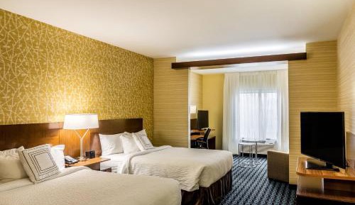 Queen Suite with Two Queen Beds, Bathtub and Sofa Bed - Mobility Access/Hearing Accessible