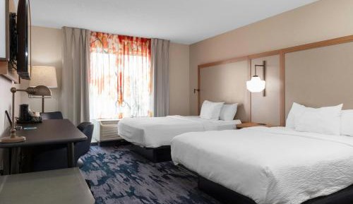 Queen Room with Two Queen Beds and Bathtub - Mobility Access