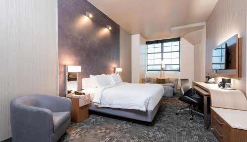 King Room with Roll-In Shower and Sofa Bed - Mobility Access