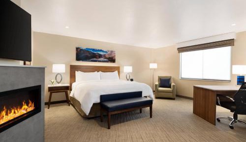 1 Bedroom Suite, 1 King, Sofa bed, Fireplace