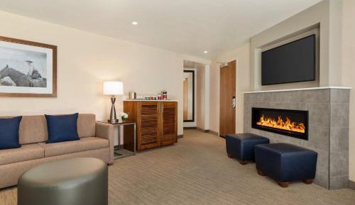 One-Bedroom King Suite with Sofa Bed and Fireplace