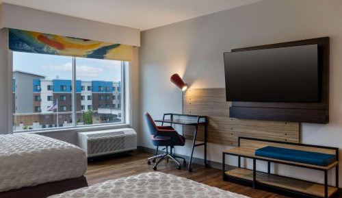 Queen Room with Two Queen Beds and Accessible Tub - Mobility Access