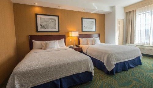 Queen Suite with Two Queen Beds, Bathtub and Trundle Sofa - Mobility Access/Hearing Accessible