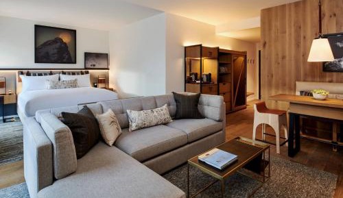 Junior King Suite with Sofa Bed and Fireplace - Top Floor