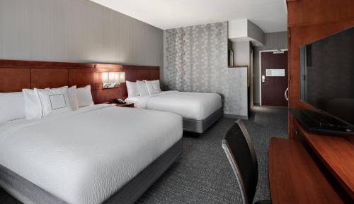 Queen Room with Two Queen Beds - Hearing Accessible