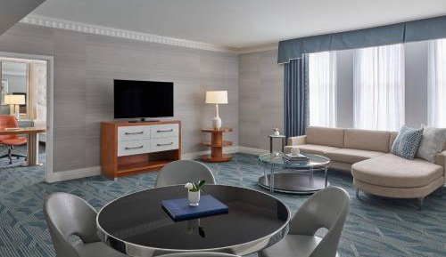 One-Bedroom Royal King Suite with City View