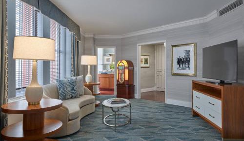 One-Bedroom Beatles King Suite with City View