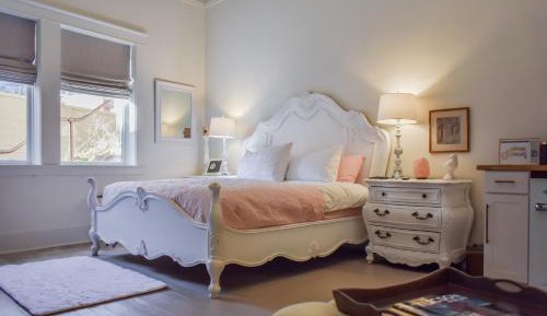 Deluxe King Suite