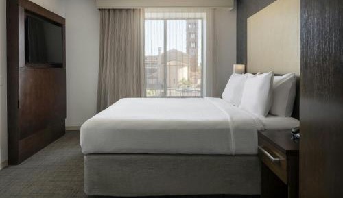 1 Bedroom Suite, 1 King, Sofa bed