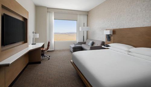 Guest room, 1 King, Mountain view