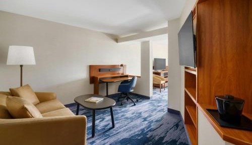 King Suite with Bathtub and Sofa Bed - Mobility Access