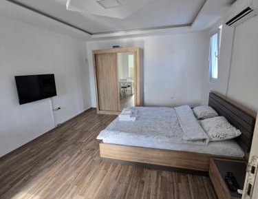 Room #922264703