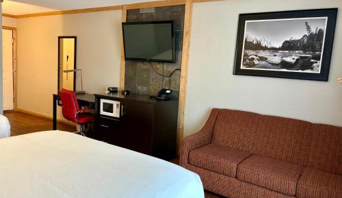 2 Queen Beds Couch Non-Smoking