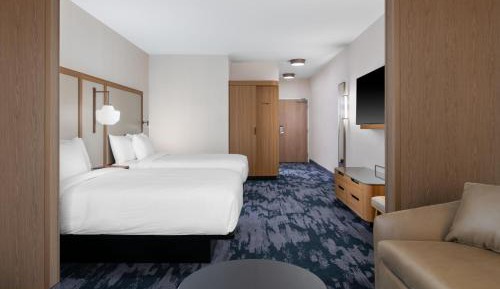 Queen Suite with Two Queen Beds, Golf Course View and Sofa Bed