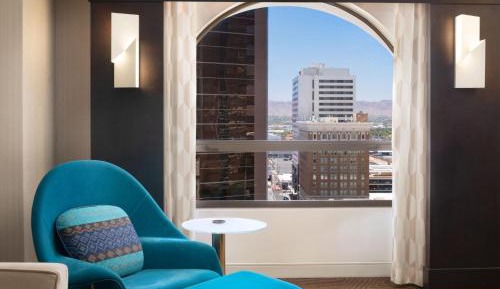 Guest room, 1 King, City view, High floor