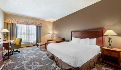 King Room with Sofa Bed and Roll-In Shower - Disability Access/Non-Smoking