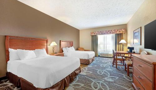 Queen Room with Two Queen Beds with Roll-In Shower - Mobility Accessible/Non-Smoking
