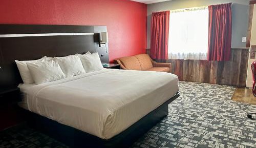 1 King Bed Non-Smoking