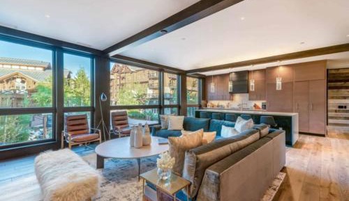 Four-Bedroom Luxury Apartment