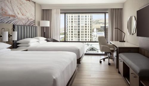 Deluxe Guest room, 2 Queen Beds, High Floor