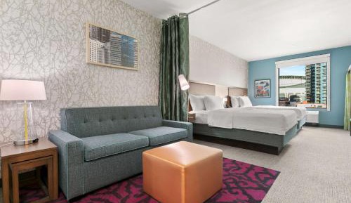 Studio with Two Queen Beds and Stadium View