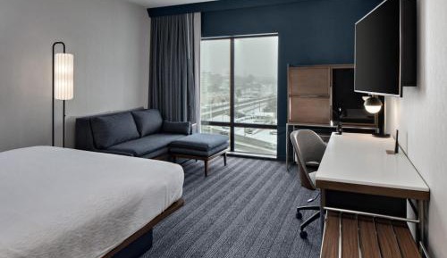 King Guest Room with City View