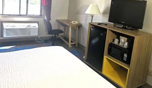 Queen Room - Non-Smoking