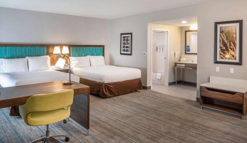 Queen Suite with Two Queen Beds - Non-Smoking