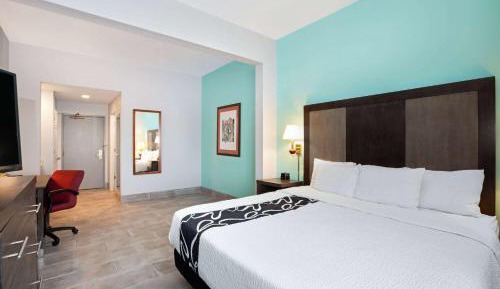 King Room with Bathtub with Grab Bars - Mobility Accessible/Non-Smoking