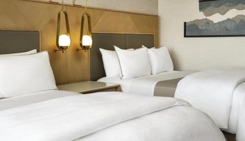 Queen Room with Two Queen Beds with Mountain View