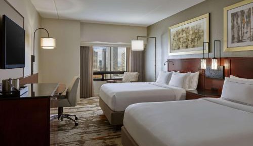 Queen Guestroom with Two Queen Beds and City View - High Floor