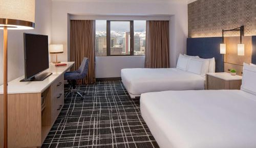 One-Bedroom Queen Suite with Bath Tub - Mobility Accessible