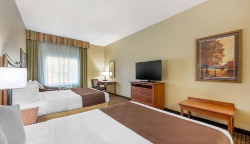 Queen Room with Two Queen Beds and Bath Tub - Disability Access/Non-Smoking 